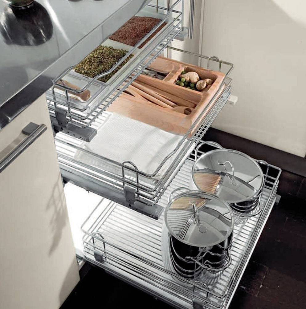 Soft Close Pull-Out Wire Storage kitchen 600mm mounted to the front 