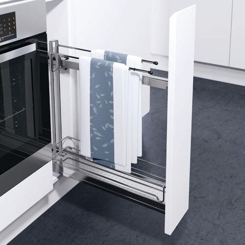 1504-002-150mm-narrow-larder-with-towel-rails-en